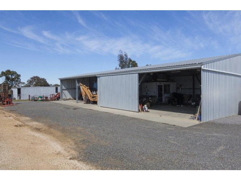 21 Banfields Road, Moyston VIC 3377