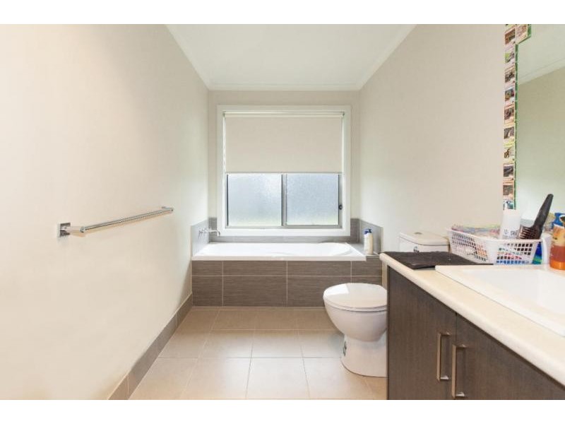 2A Kneebone Street, Ararat VIC 3377