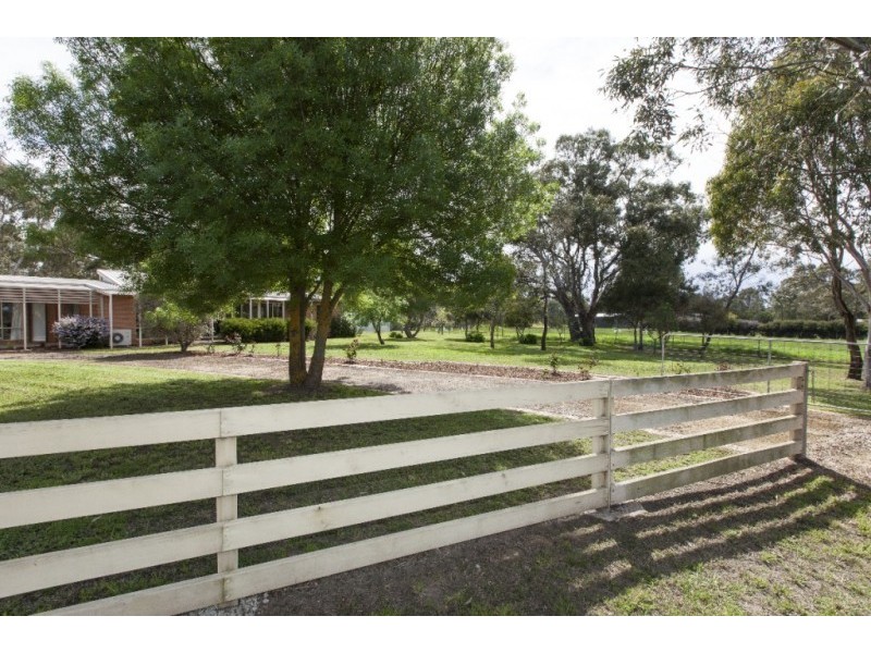 24 Packard Drive, Ararat VIC 3377