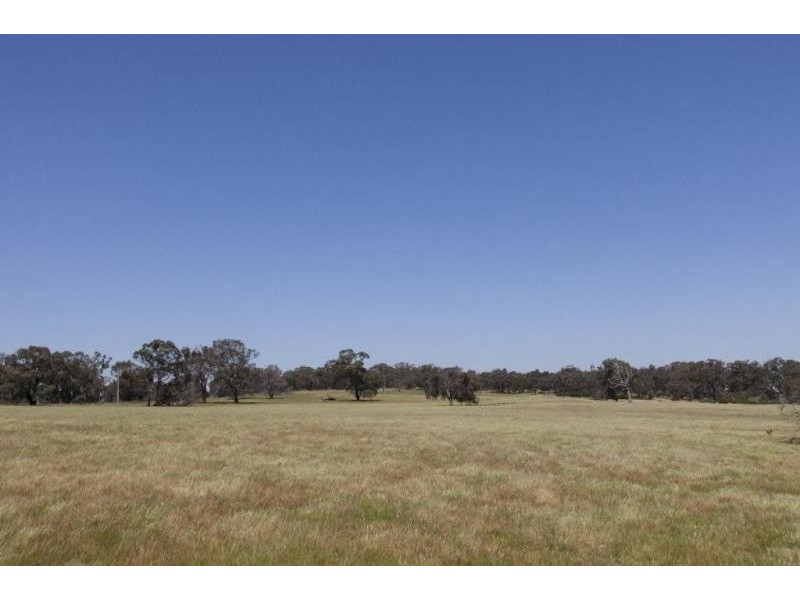 4 Lennox Springs Road, Moyston VIC 3377