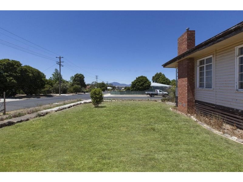 14 Laidlaw Street, Ararat VIC 3377