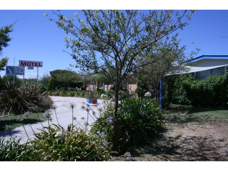 2173 Glenelg Hwy, Lake Bolac VIC 3351