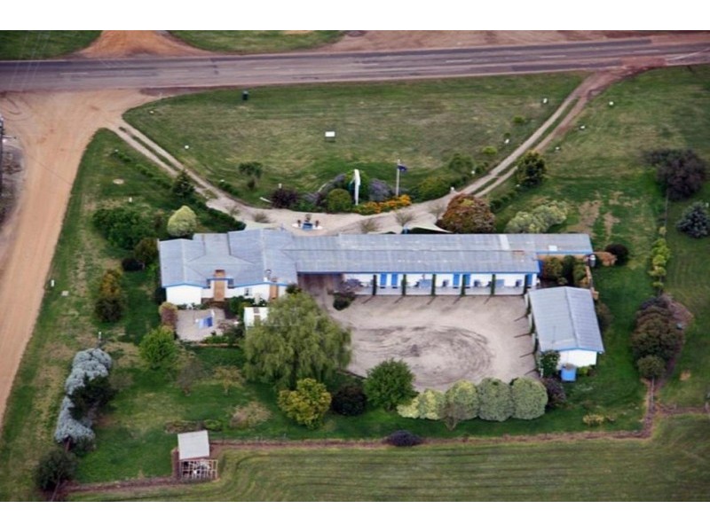 2173 Glenelg Hwy, Lake Bolac VIC 3351