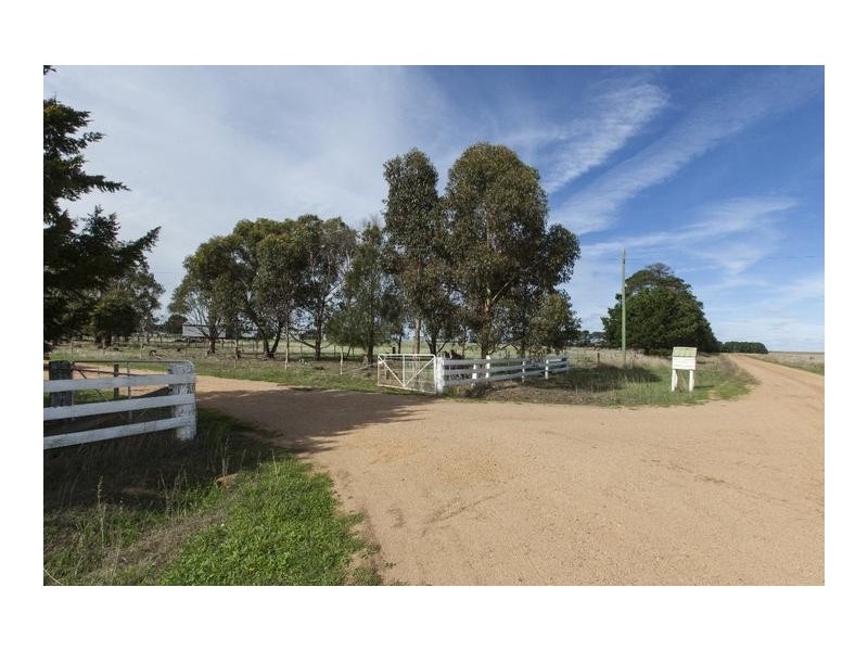 260 Nerrin Nerrin Estate Road, Lake Bolac VIC 3351