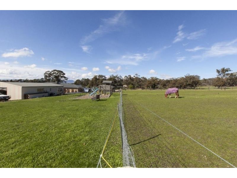 123 Picnic Road, Ararat VIC 3377