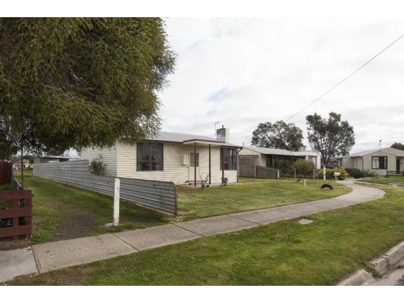 13 Stevens Crescent, Ararat VIC 3377