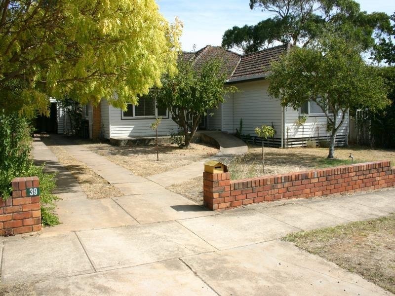 39 Vincent STREET, Ararat VIC 3377