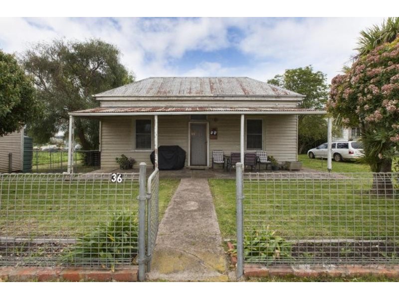 36 Leach Road, Lake Bolac VIC 3351