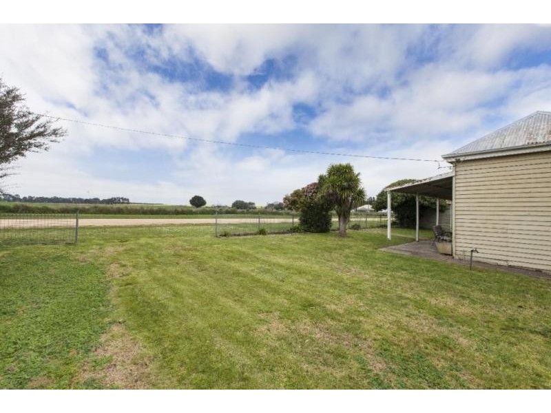 36 Leach Road, Lake Bolac VIC 3351