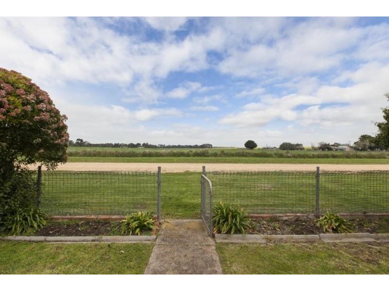 36 Leach Road, Lake Bolac VIC 3351