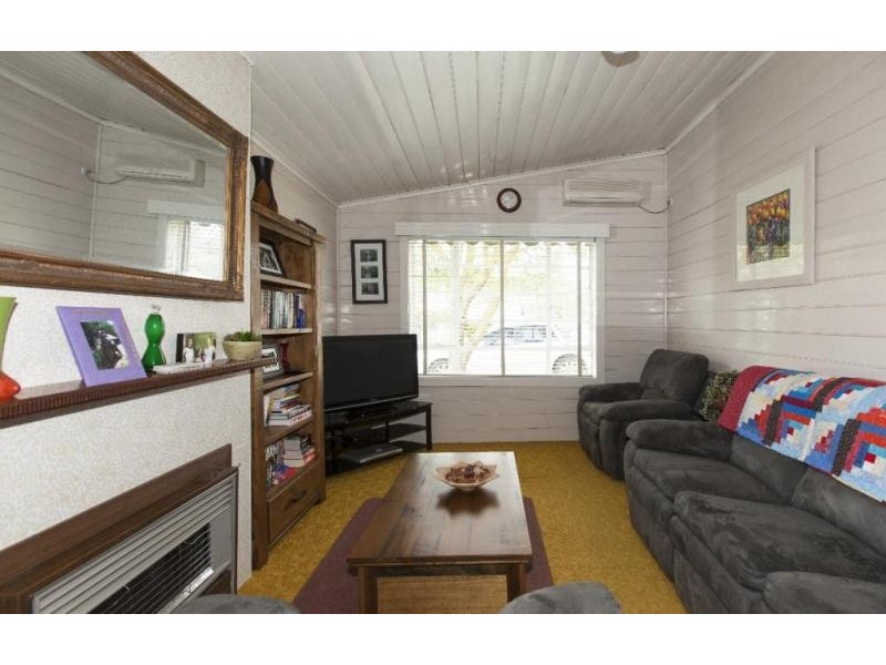 36 Leach Road, Lake Bolac VIC 3351