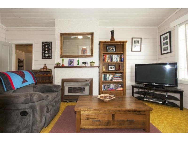 36 Leach Road, Lake Bolac VIC 3351