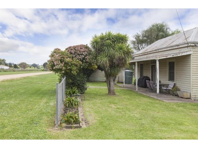 36 Leach Road, Lake Bolac VIC 3351
