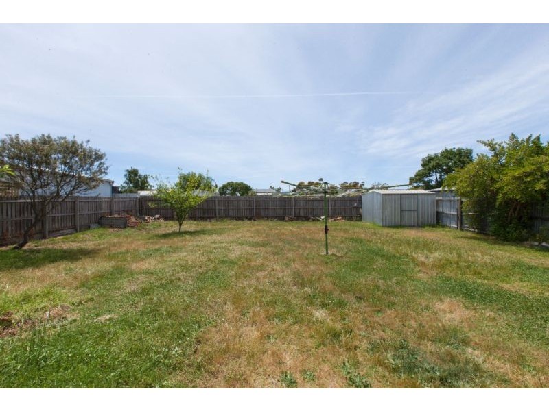 27 Laidlaw Street, Ararat VIC 3377