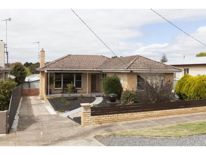 37 High Street West, Ararat VIC 3377