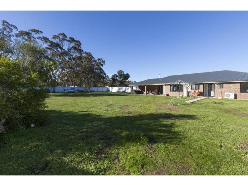 Cnr Nott Road & Pyrenees Hwy, Ararat VIC 3377