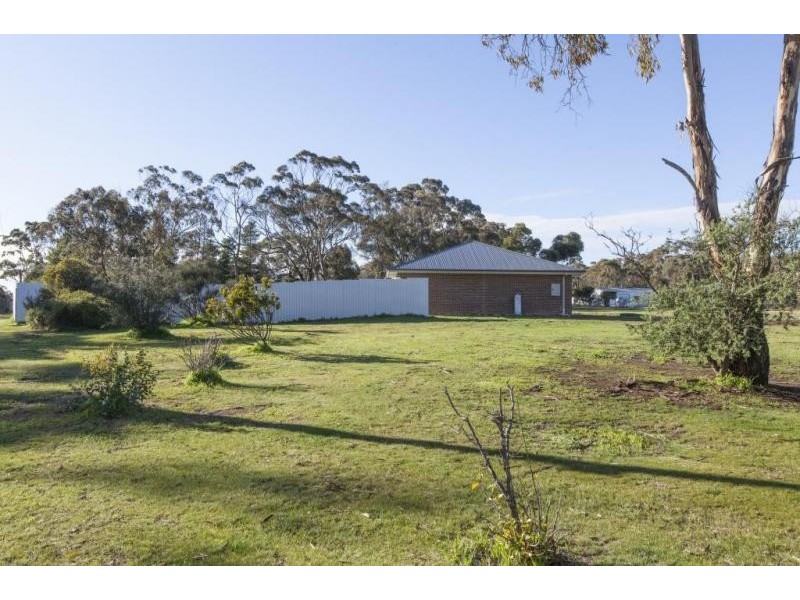 Cnr Nott Road & Pyrenees Hwy, Ararat VIC 3377