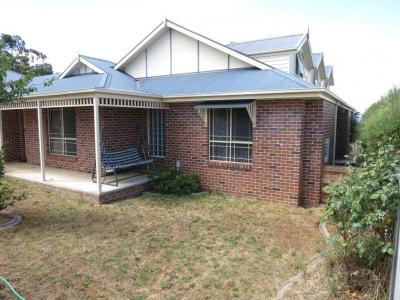 13 Vanstan Street, Ararat VIC 3377