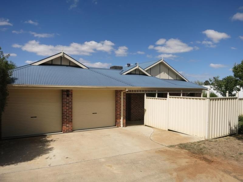 13 Vanstan Street, Ararat VIC 3377