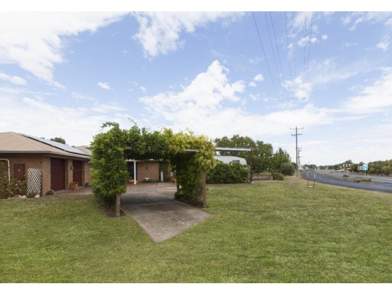 2087 Glenelg Highway, Lake Bolac VIC 3351
