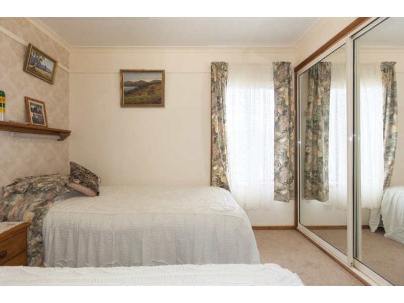 2087 Glenelg Highway, Lake Bolac VIC 3351