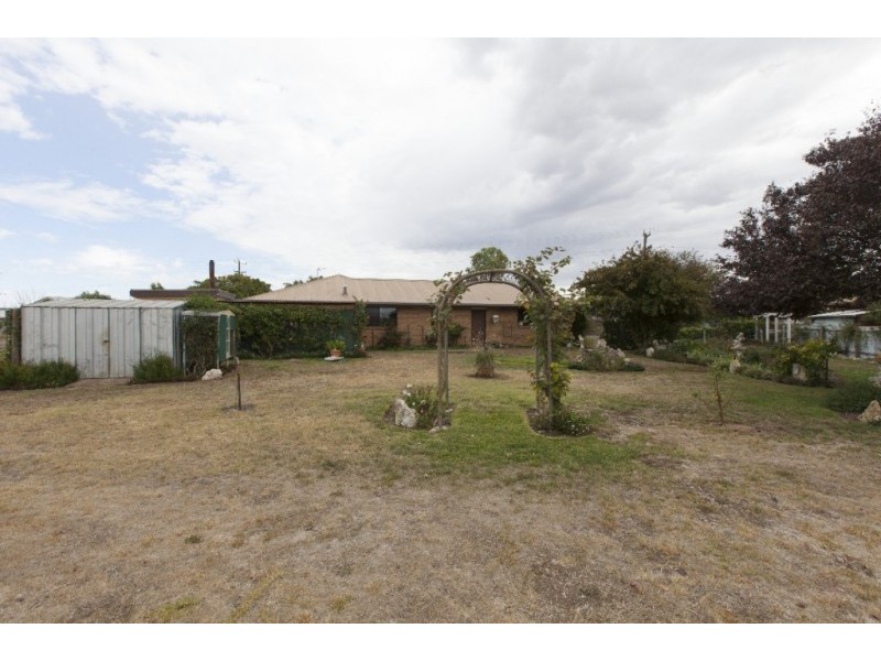 2087 Glenelg Highway, Lake Bolac VIC 3351