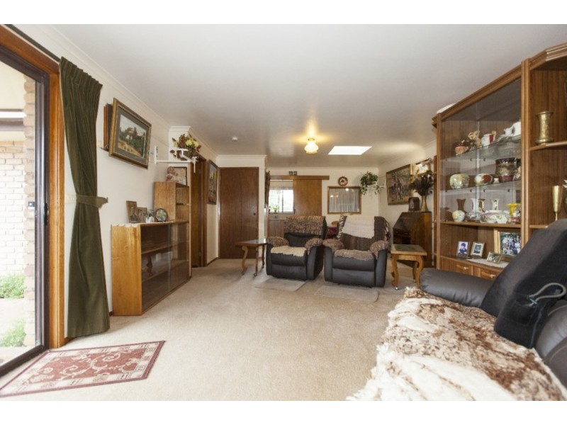 2087 Glenelg Highway, Lake Bolac VIC 3351