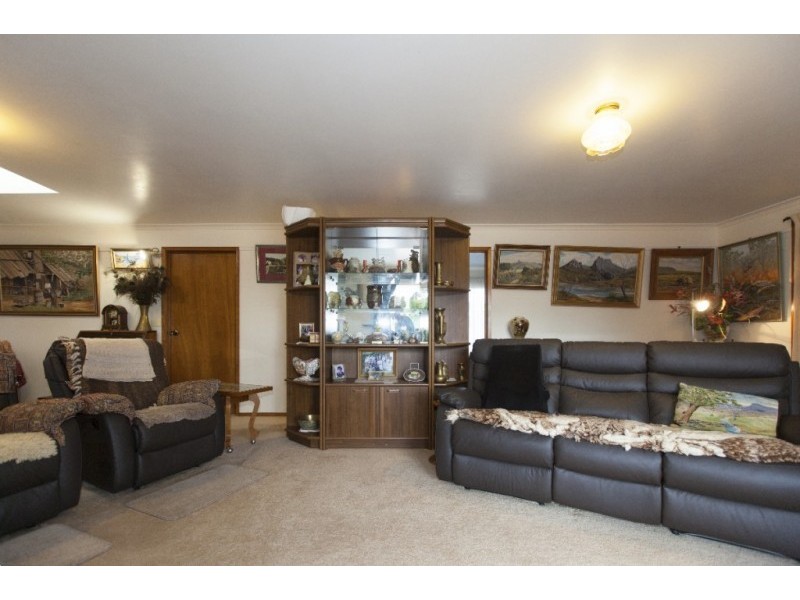 2087 Glenelg Highway, Lake Bolac VIC 3351