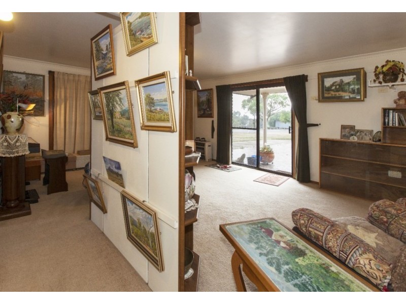 2087 Glenelg Highway, Lake Bolac VIC 3351