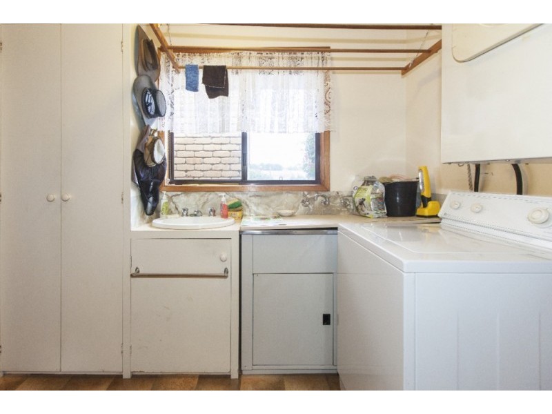 2087 Glenelg Highway, Lake Bolac VIC 3351