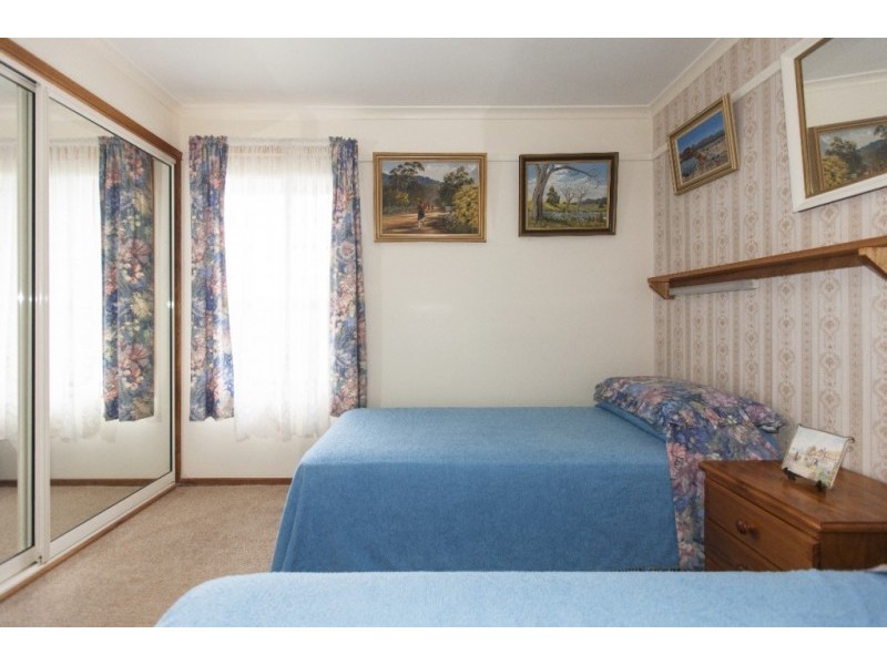 2087 Glenelg Highway, Lake Bolac VIC 3351