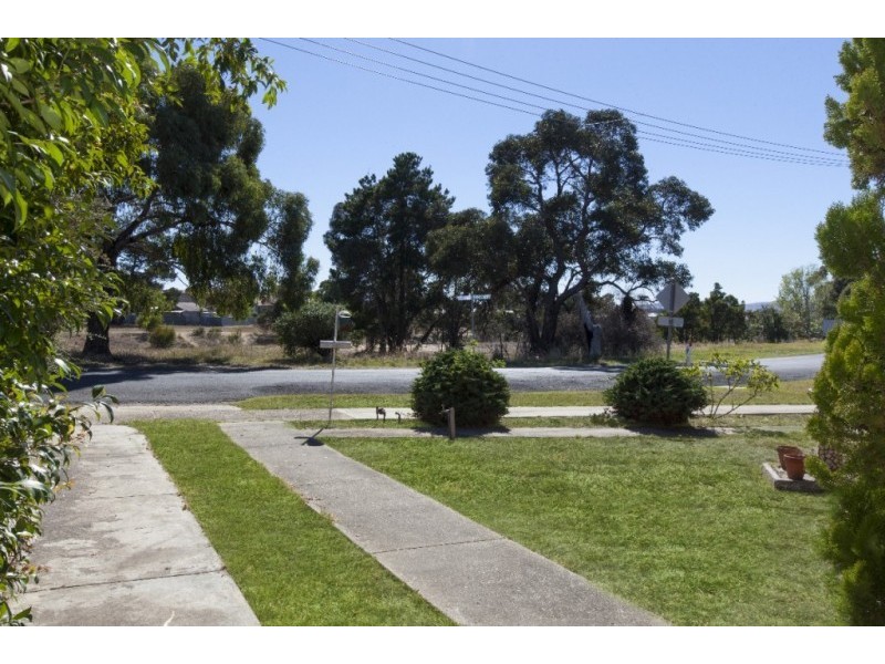 18 Bonnin Avenue, Ararat VIC 3377