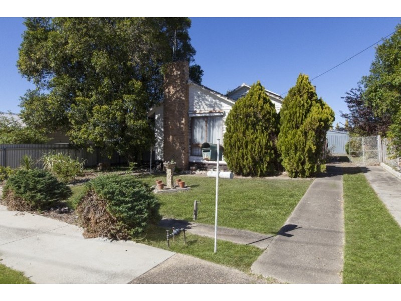 18 Bonnin Avenue, Ararat VIC 3377