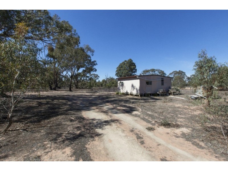 273 Kellys Beach Road, Lake Fyans VIC 3381
