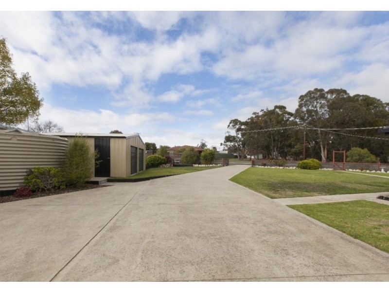17 Kneebone Street, Ararat VIC 3377