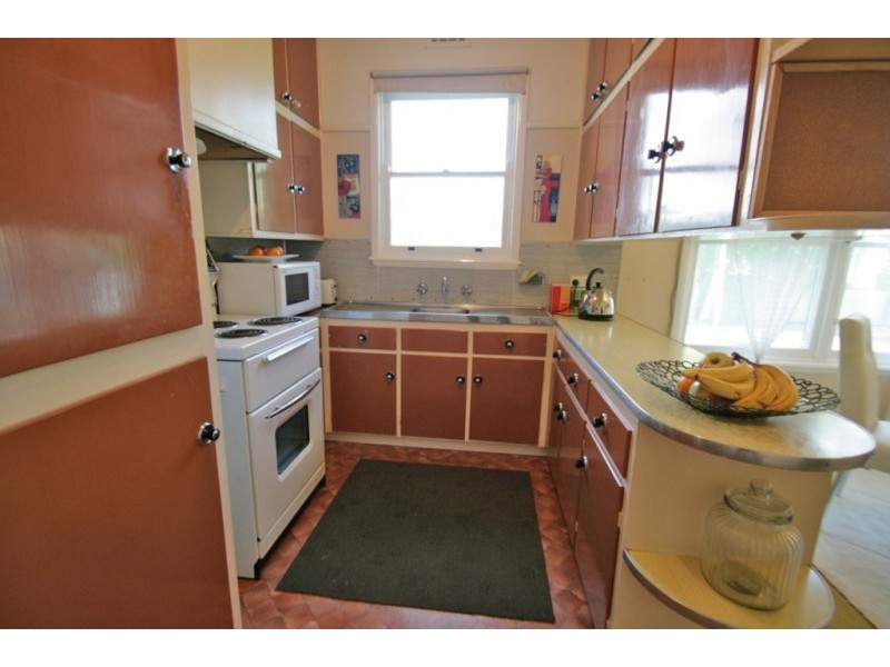 2072 Glenelg Highway, Lake Bolac VIC 3351