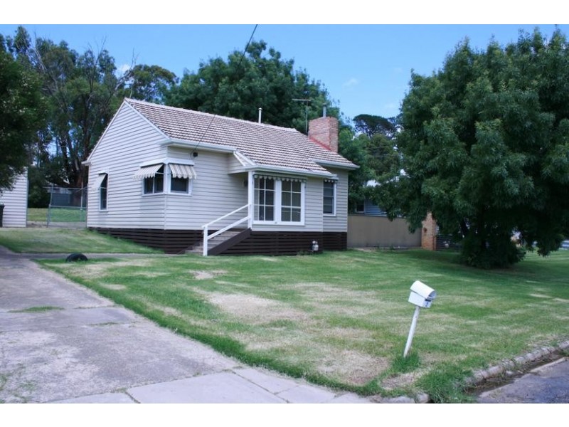 2 Aradale Avenue, Ararat VIC 3377