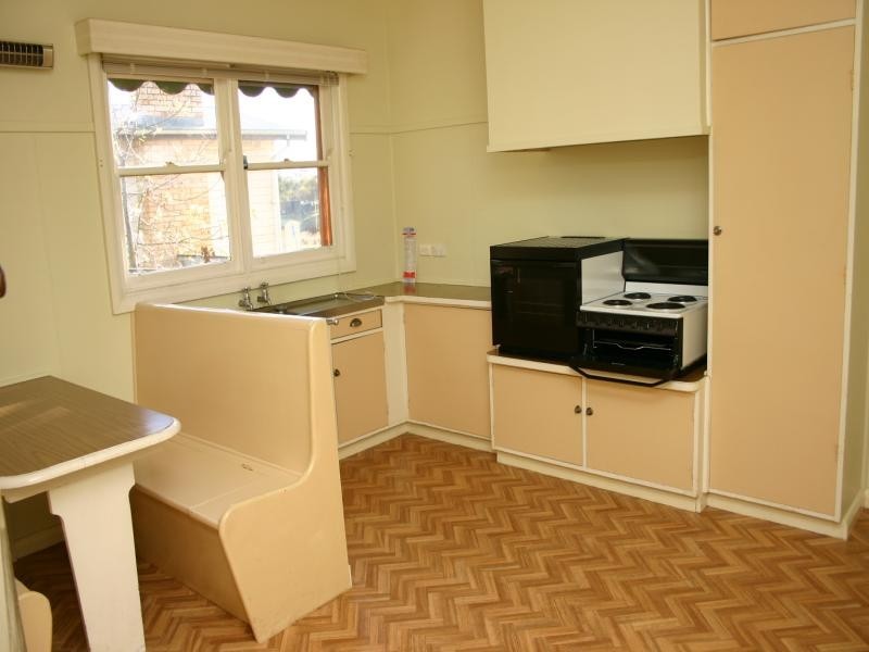 2 Aradale Avenue, Ararat VIC 3377