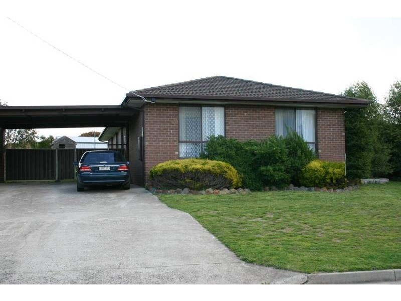 8 Kneebone Street, Ararat VIC 3377