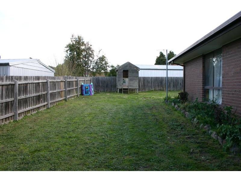 8 Kneebone Street, Ararat VIC 3377