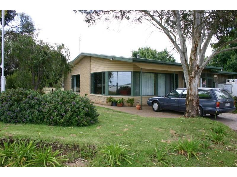 1 Foreshore Road, Lake Bolac VIC 3351