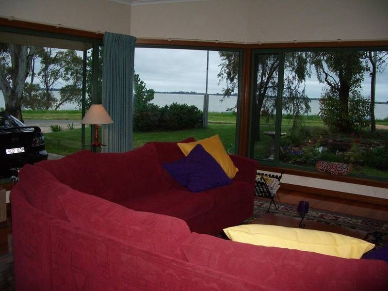 1 Foreshore Road, Lake Bolac VIC 3351