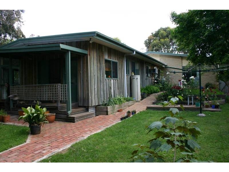 1 Foreshore Road, Lake Bolac VIC 3351