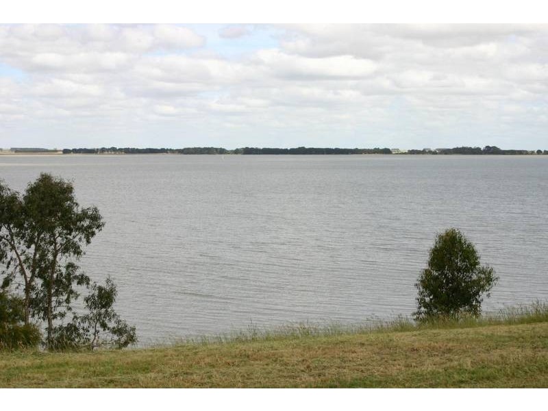 1 Foreshore Road, Lake Bolac VIC 3351