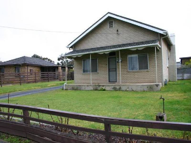 17 George Road, Ararat VIC 3377