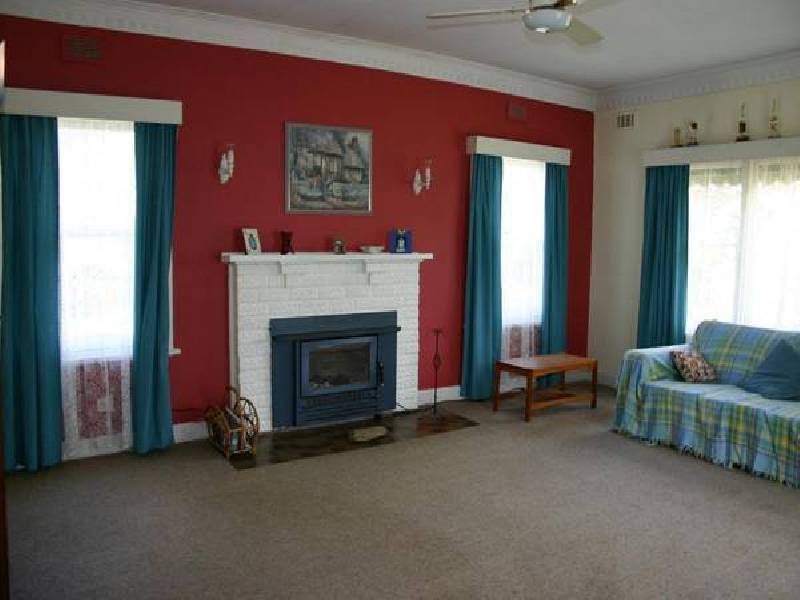 58 High Street, Elmhurst VIC 3469