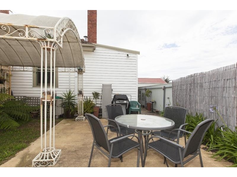 6 Queens Avenue, Ararat VIC 3377