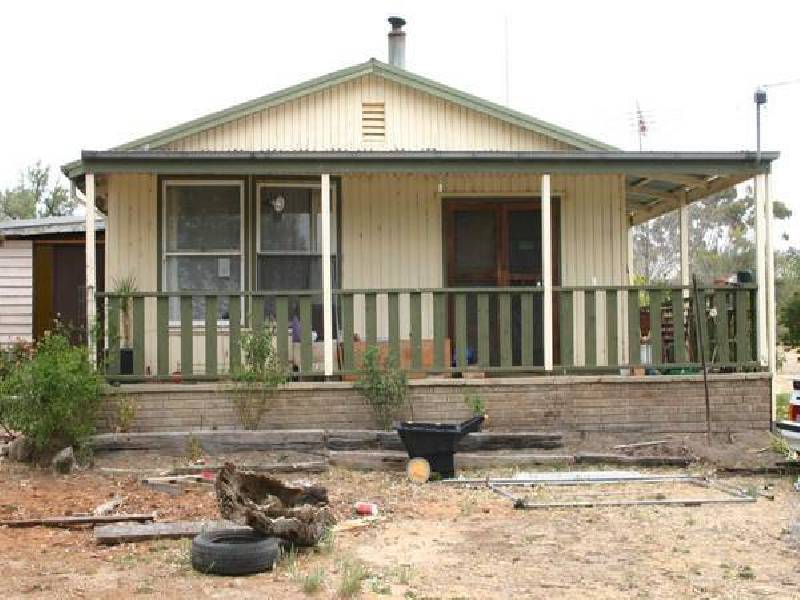 6 School Road, Moyston VIC 3377