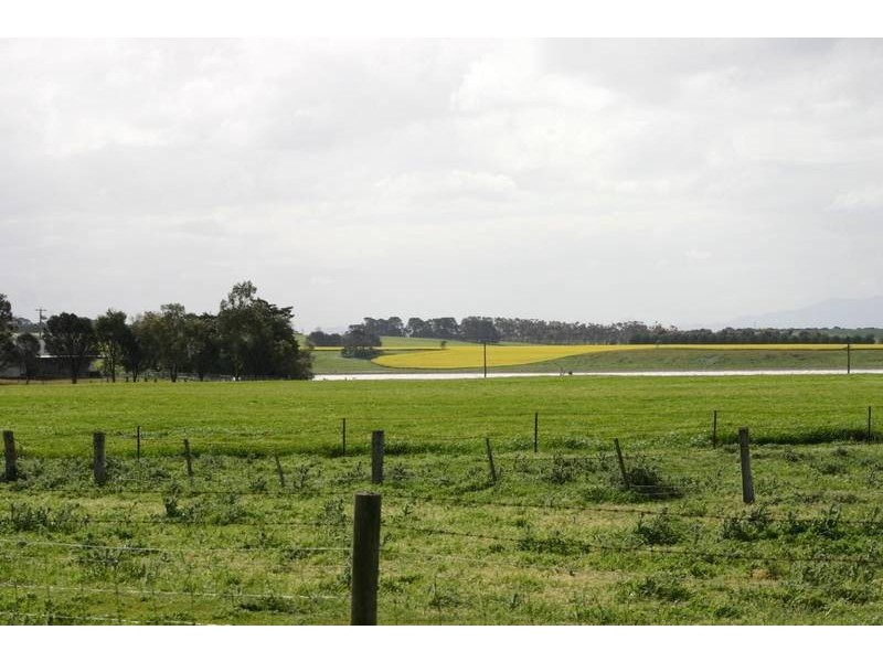 39 Grahams Road, Lake Bolac VIC 3351