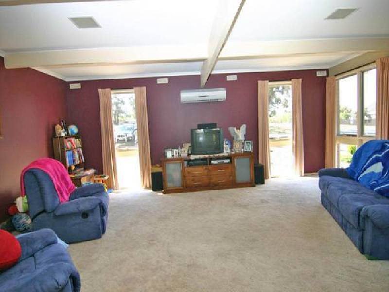 27 High Street West, Ararat VIC 3377